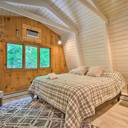 Wilmington Chalet With Hot Tub Less Than 8 Mi To Mount Snow!